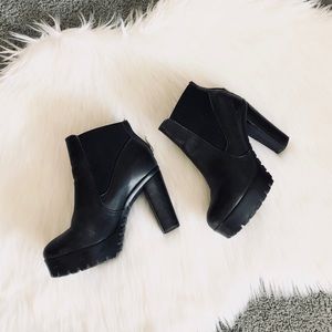 Steve Madden Amanda Black Ankle Booties